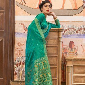EMERALD GREEN ULTRA SOFT KANJIVARAM SILK SAREE WITH ZARI BORDER AND PALLU SAREE